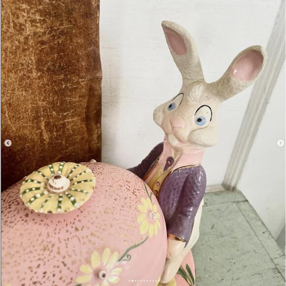 Vintage Easter Bunny Rabbit Statue Figurine Floral Egg Ceramic Atlantic Mold 2pc - Picture 3 of 10